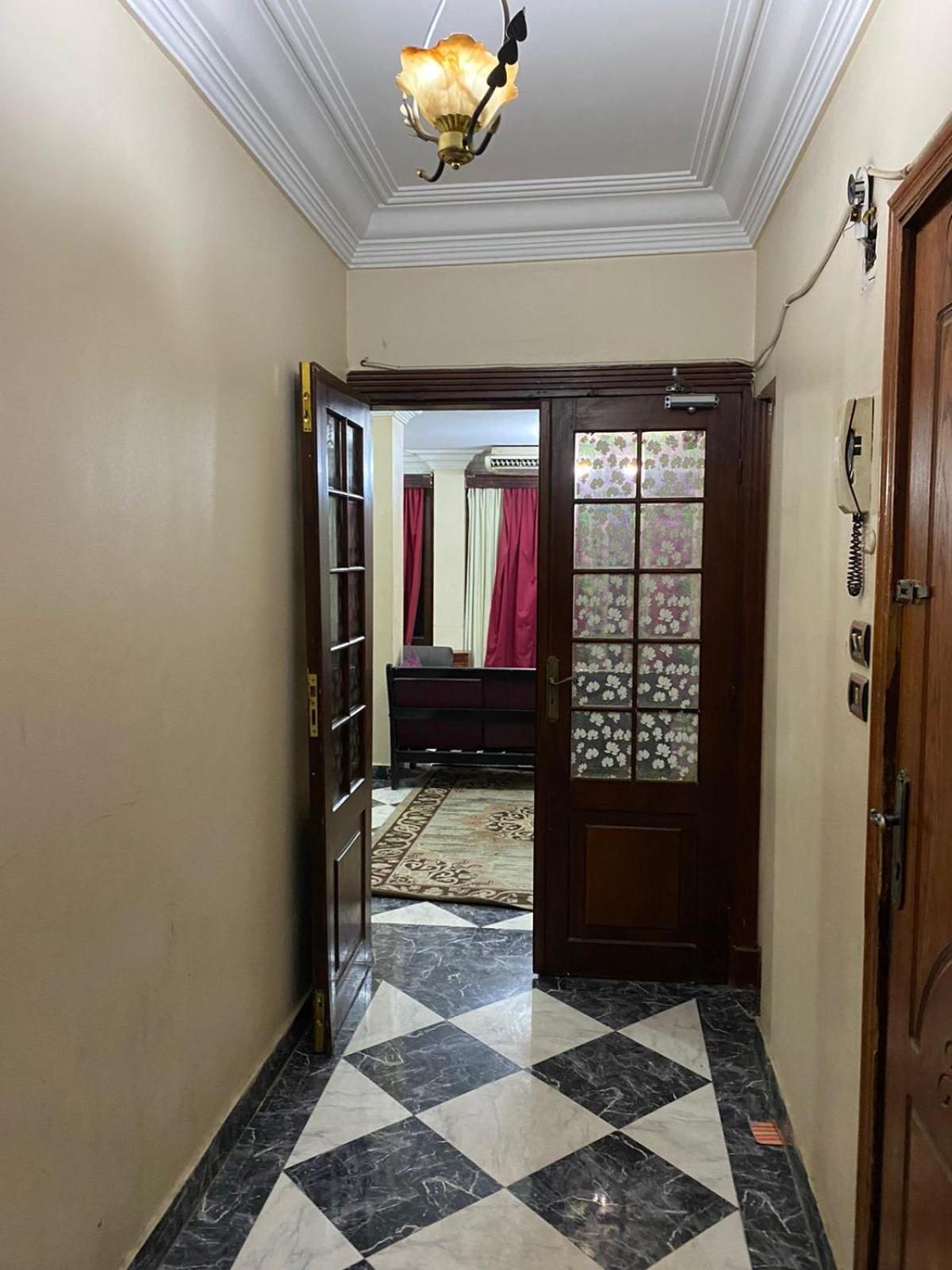 Apartment بميدان لبنان للعائلات Cairo