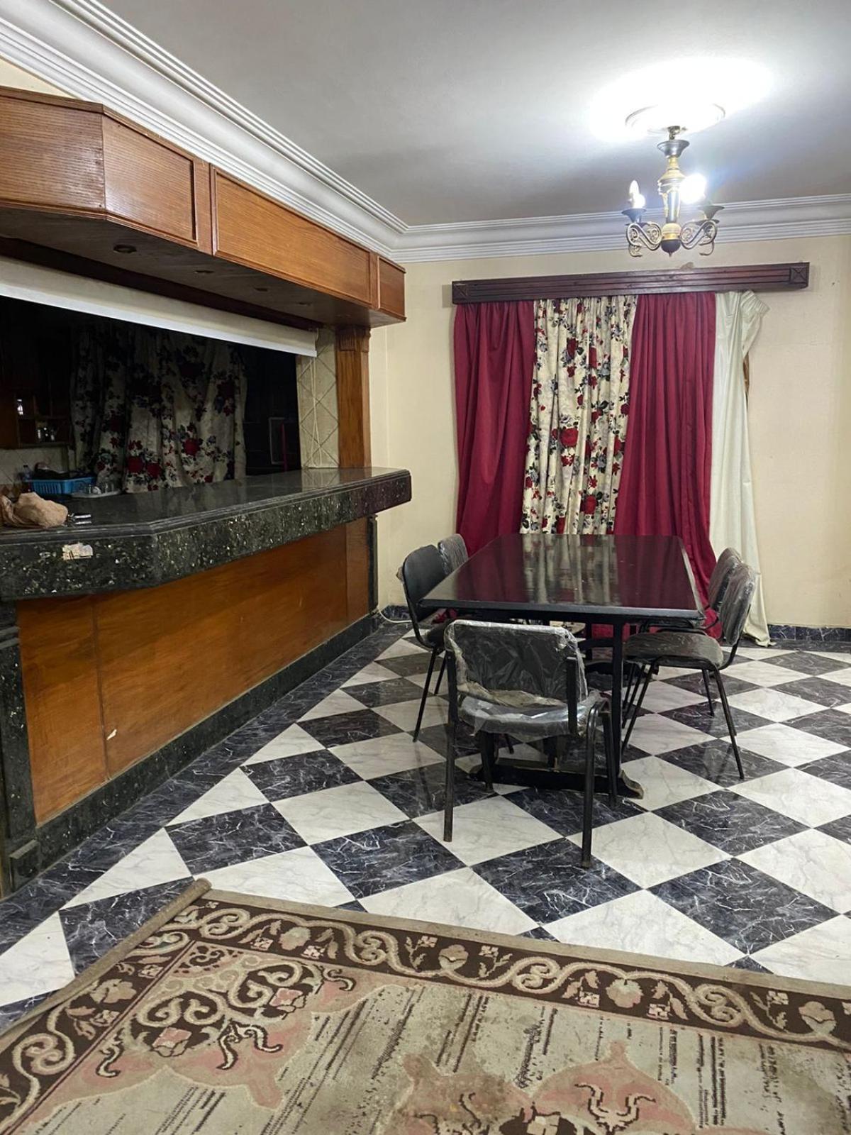 Apartment بميدان لبنان للعائلات Cairo